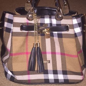 Burberry purse